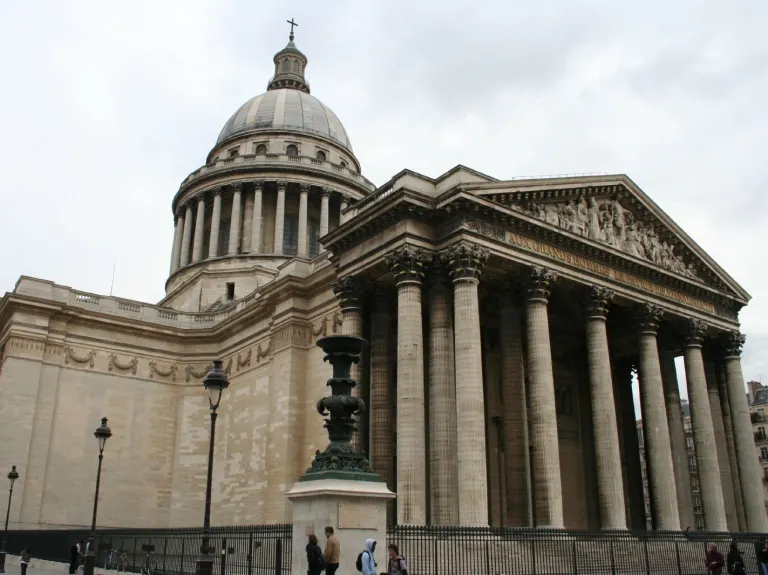 Le Panthéon dans le quartier latin.
