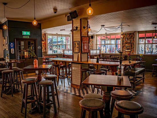 Image de l'intérieur du  pub/restaurant "Prince of Wales" à Londres.