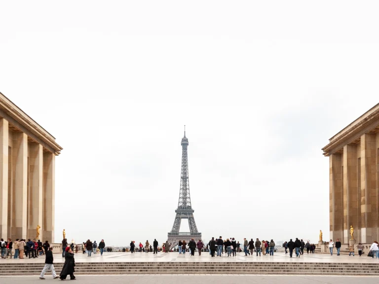 Image de la Tour Eiffel depuis la place du Trocadéro.